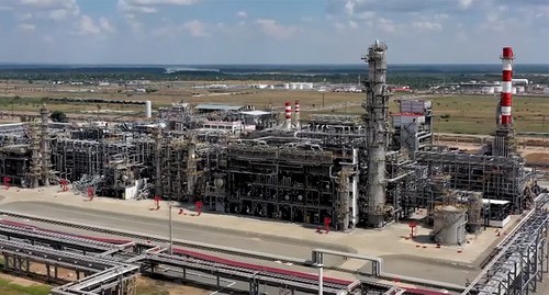 Волгоградский нефтеперерабатывающий завод. Кадр из видео https://www.youtube.com/watch?v=pnkHPyZB5ag